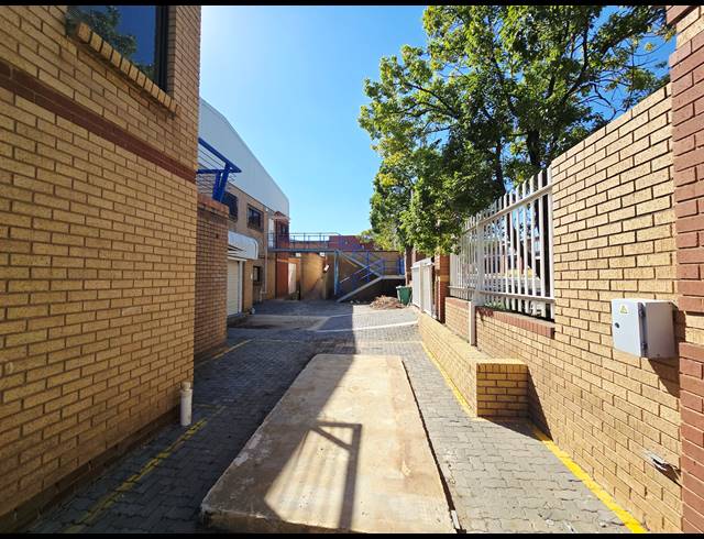 2,842M² WAREHOUSE FOR SALE IN NORTH RIDING